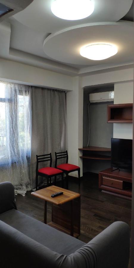 Apartment On Nazarbayeva 77 Alma-Ata Exteriör bild