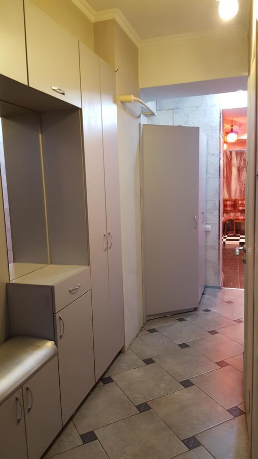 Apartment On Nazarbayeva 77 Alma-Ata Exteriör bild