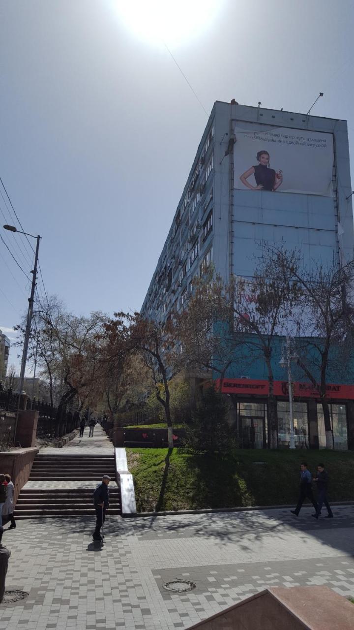 Apartment On Nazarbayeva 77 Alma-Ata Exteriör bild
